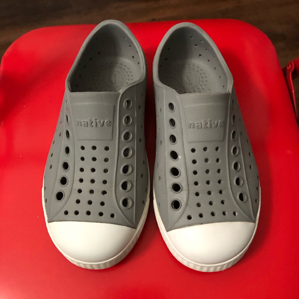 Native Kids Water Shoes — Gray Slip-On Sneakers with White Toe